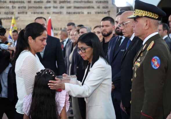 Venezuelan Acting President Delcy Rodríguez honors the wife and daughter of a fallen soldier killed by US military aggression against Venezuela. Caracas, Thursday, January 8, 2026. Photo: Venezuelan Presidential Press.
