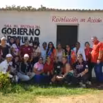 People pose for a photo in front of a building of the Revolución en Acción Commune, located in Miranda municipality of Falcón state, November 2025. Photo: Ministry of Popular Power for the Communes/Mincomunas Press Office.