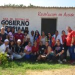 People pose for a photo in front of a building of the Revolución en Acción Commune, located in Miranda municipality of Falcón state, November 2025. Photo: Ministry of Popular Power for the Communes/Mincomunas Press Office.