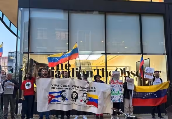 Friends and supporters of the RCG and RATB spoke outside the Guardian exposing its role as a mouthpiece of the British ruling class. Photo: FRFI.