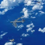 A Marine Corps F-35B Lightning II aircraft alongside a USAF B-52H Stratofortress bomber in South American airspace, part of the colonial project of US Southern Command, October 15, 2025. Photo: Associated Press.