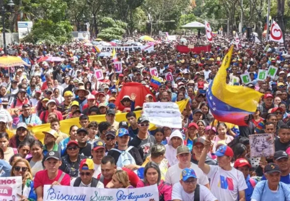 Since the US aggression, the Venezuelan people have remained in the streets continuously, demanding the return of the presidential couple. Photo: teleSUR.