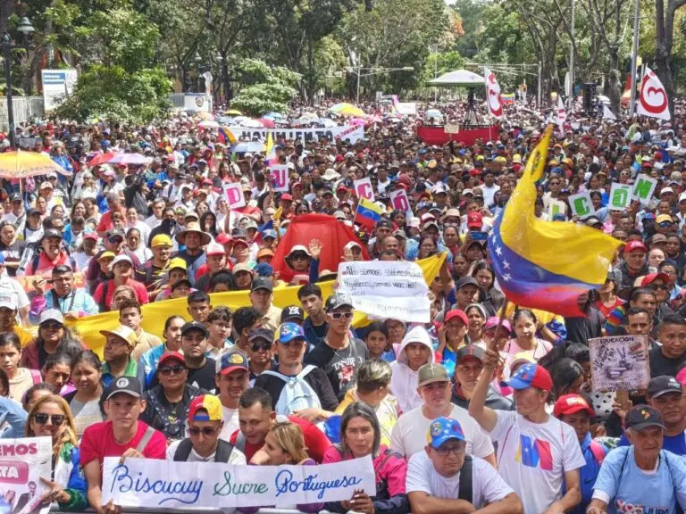 Since the US aggression, the Venezuelan people have remained in the streets continuously, demanding the return of the presidential couple. Photo: teleSUR.