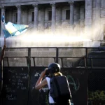 The Gendarmerie and the Federal Police of Argentina repressed with tanks, throwing water and tear gas to hundreds of people who were demonstrating in the vicinity of the Congress of the Nation in rejection of the labor reform that is being debated by the Chamber of Deputies. Photo: teleSUR.