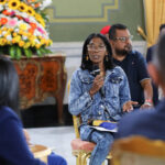 Victims of the guarimbas of 2014 and 2017 and their family members meet Acting President Delcy Rodríguez. Photo: Presidential Press.