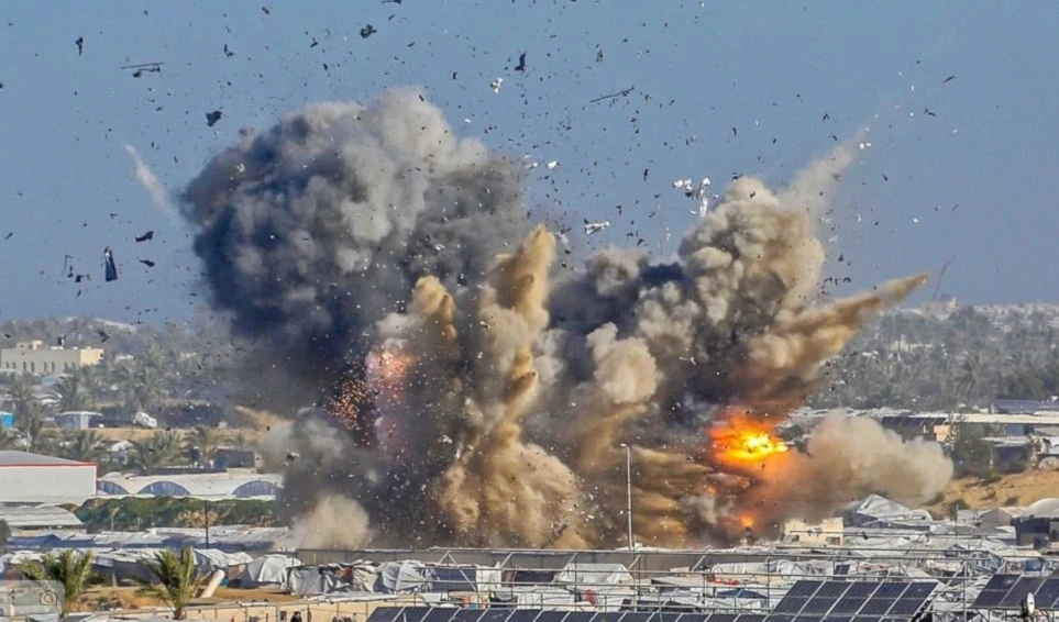 Israeli airstrike on Sheikh Radwan police station in Gaza City. Photo: AFP.