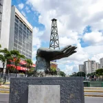 The Mineral Hand, a symbol of Venezuelan oil and oil workers, behind the headquarters of Petróleos de Venezuela in Caracas. Photo: Jimmy Villalta/Zuma Press/ContactoPhoto.