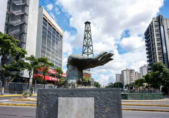The Mineral Hand, a symbol of Venezuelan oil and oil workers, behind the headquarters of Petróleos de Venezuela in Caracas. Photo: Jimmy Villalta/Zuma Press/ContactoPhoto.