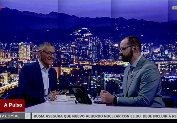 Ernesto Villegas (left) and Julio Riobó (right) on the VTV program “A Pulso.” Photo: VTV.