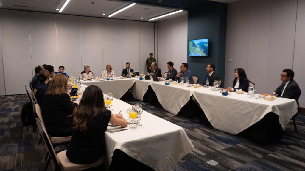 Internal coordination meeting of the Colombian delegation to Ecuador, February 6, 2026. Photo: X/@CancilleriaCol.