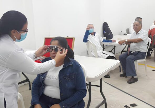 Cuban medical professionals provide healthcare to patients at a medical center in Guatemala. Photo: Cubadebate.
