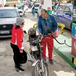 A driver refuels a motorcycle as other drivers wait in a long line at a petrol station in Havana, Cuba, Friday, January 30 2026. Photo: Morning Star.