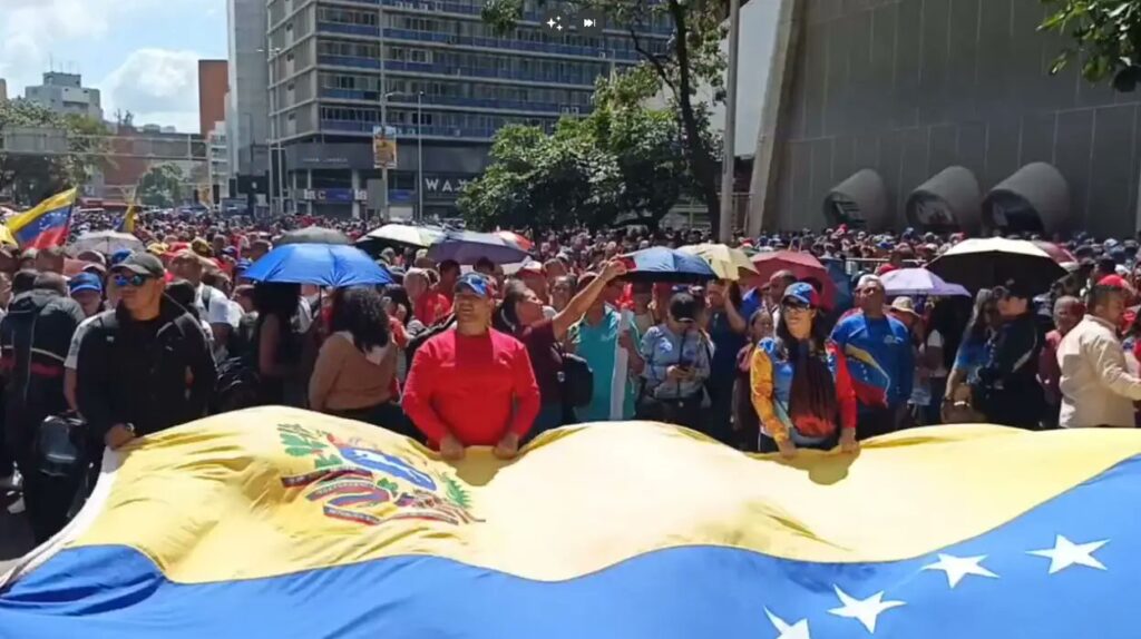 Venezuelan marching in Caracas demanding the return of President Nicolás Maduro and his wife Cilia Flores on Tuesday, February 3, 2026. Photo: Telesur.