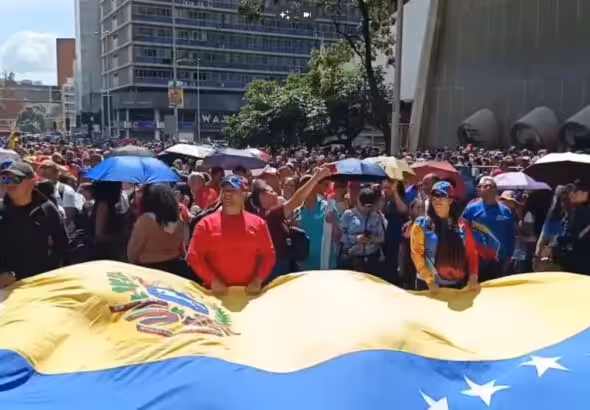 Venezuelan marching in Caracas demanding the return of President Nicolás Maduro and his wife Cilia Flores on Tuesday, February 3, 2026. Photo: Telesur.