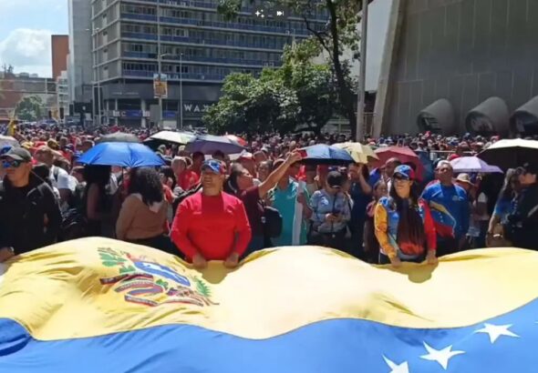 Venezuelan marching in Caracas demanding the return of President Nicolás Maduro and his wife Cilia Flores on Tuesday, February 3, 2026. Photo: Telesur.