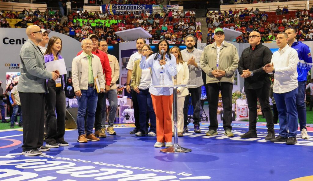 Delcy Rodríguez inaugurates the National Meeting on Community Economy at the Poliedro de Caracas. Photo: Presidential Press Office.