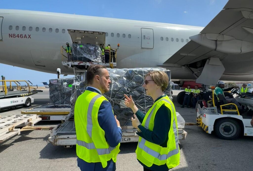 Venezuela's appointed ambassador to the United States, Felix Plasencia, next to his US counterpart Laura Dogu at the Simon Bolivar International Airport receiving a batch of US medicines on Friday, Feb. 13, 2026. Photo: X/@usembassyve.