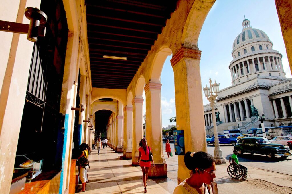 âRecovaâ in front of the Capitolio in Havana, Cuba, 2011. Photo: Jorge Royan, CC BY-SA 3.0, Wikimedia Commons.
