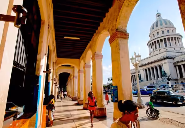“Recova” in front of the Capitolio in Havana, Cuba, 2011. Photo: Jorge Royan, CC BY-SA 3.0, Wikimedia Commons.