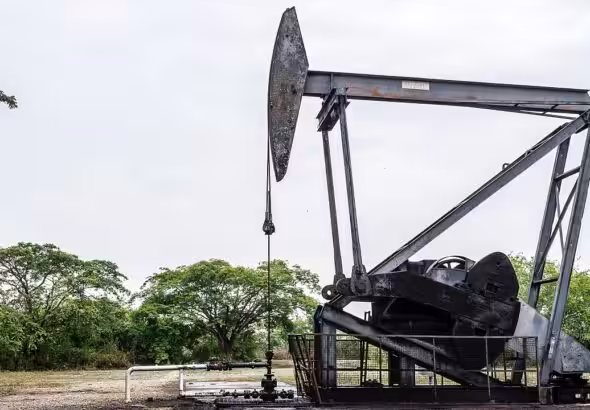 Oil well in Barinas, Venezuela. Photo: Carlos Santos/Wikimedia Commons.