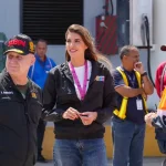 The head of the Return to Homeland Plan, Camilla Fabri, awaits the arrival of a new repatriation flight with Venezuelan security authorities on Wednesday, February 4, 2026, at the Simón Bolívar International Airport in Maiquetía, La Guaira state. Photo: IG/@vueltalapatria.