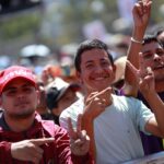 Venezuelans at Youth Day marches flash the peace-and-victory sign made famous by President Nicolás Maduro after his kidnapping and illegal transfer to the US, by US forces. Photo: Globovisión.