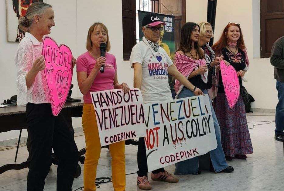 Activists of the US organization Code Pink in Venezuela to show solidarity. Photo: Ministry of the Communes.