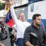 Far-right Venezuelan politician Juan Pablo Guanipa rallying at detention centers in Caracas after his conditional release from prison on Sunday, February 8, 2026. Photo: Telemundo.