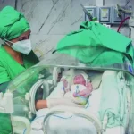 A nurse monitors a child in a neonatal care unit in a Cuban hospital. Photo: Rafael Fernández Rosell/Granma.