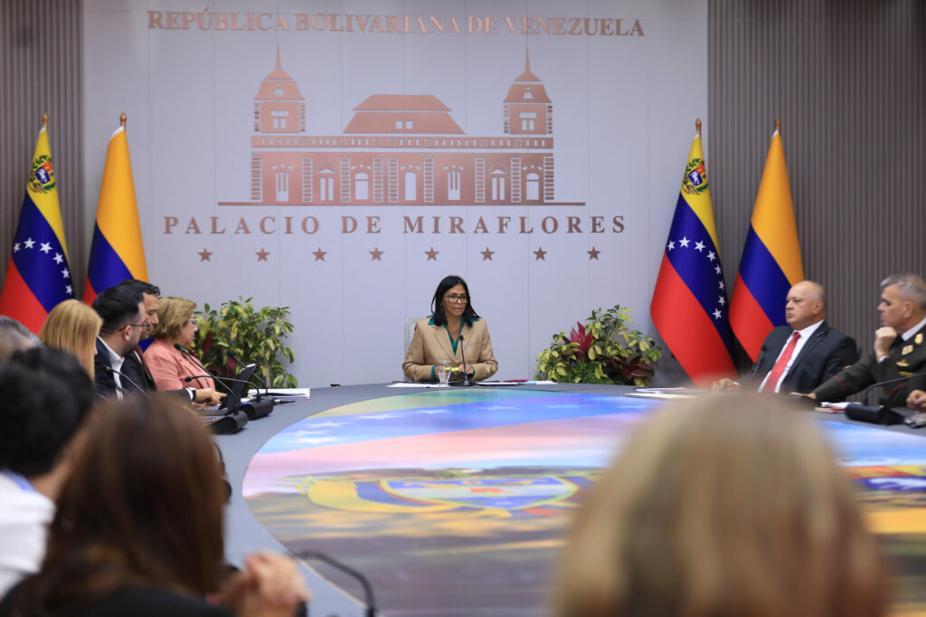 Venezuelan Acting President Delcy RodrĂguez presides over a meeting with high-level Colombian officials at Miraflores Palace, Caracas, March 13, 2025. Photo: Presidential Press.
