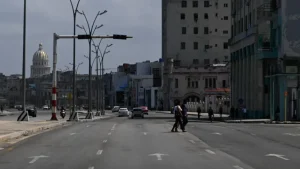 An avenue in Havana with its traffic lights out during Wednesday's massive blackout that affected most of the country. Photo: Reuters.