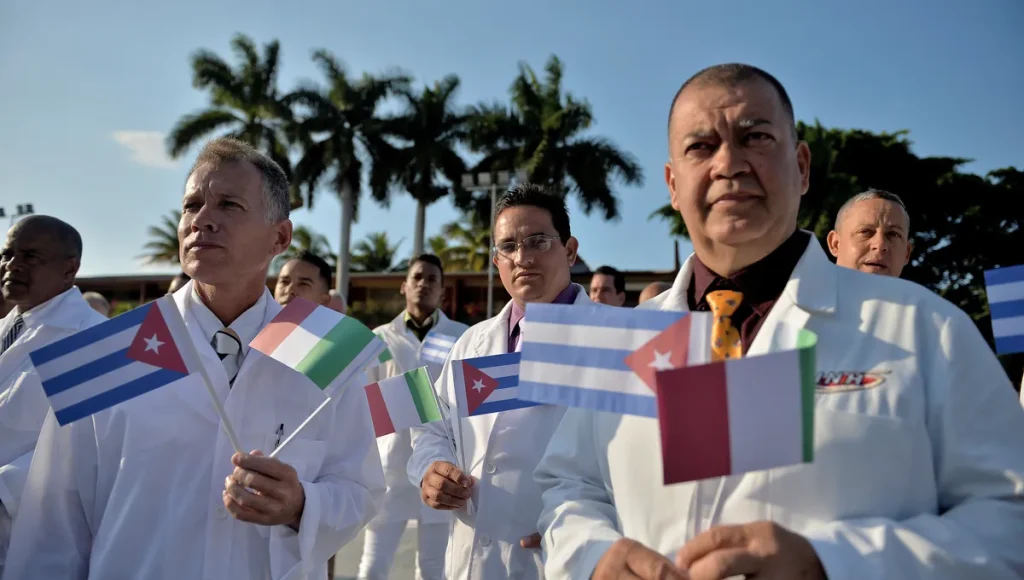 Cuban doctors, just before their departure for Italy to help during the COVID-19 pandemic in 2020. Photo: Yamil Lage/AFP/file photo.