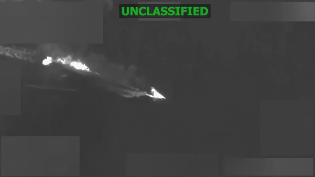 Screenshot of a blurred video released by the US military after a strike on a small boat in the Eastern Pacific on March 19, 2026. Experts believe the three survivors will be left to die, following the pattern observed in recent weeks. Photo: X/@Southcom.