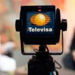 A camera screen shows the logo of the Televisa media corporation from Mexico with a TV studio blurred in the background. Photo: Diario Red.