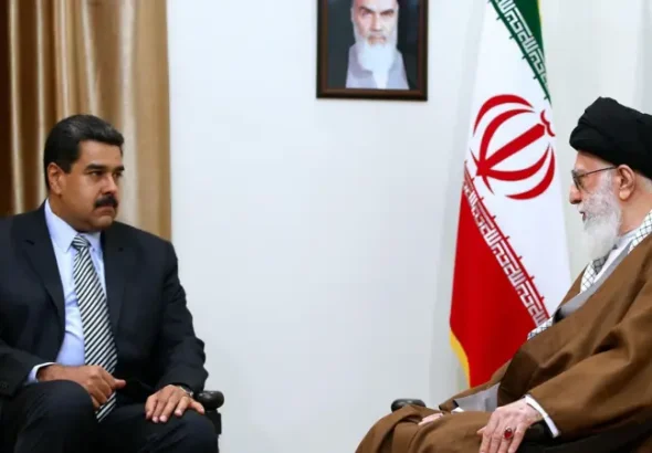 Venezuelan President Nicolas Maduro, left, met the supreme leader of Iran, Ayatollah Ali Khamenei, in Tehran on Oct. 22, 2016. Photo: Supreme Leader Press Office/Anadolu Agency/file photo.