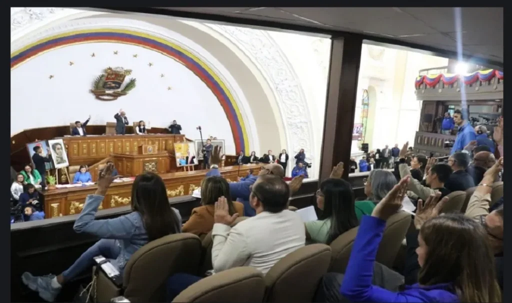 Members congregate in the National Assembly. Photo: AN.