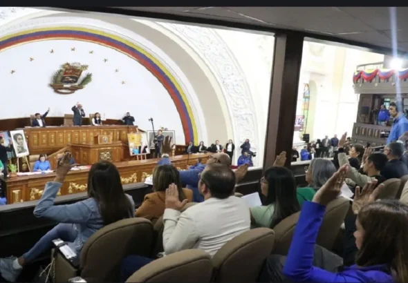 Members congregate in the National Assembly. Photo: AN.