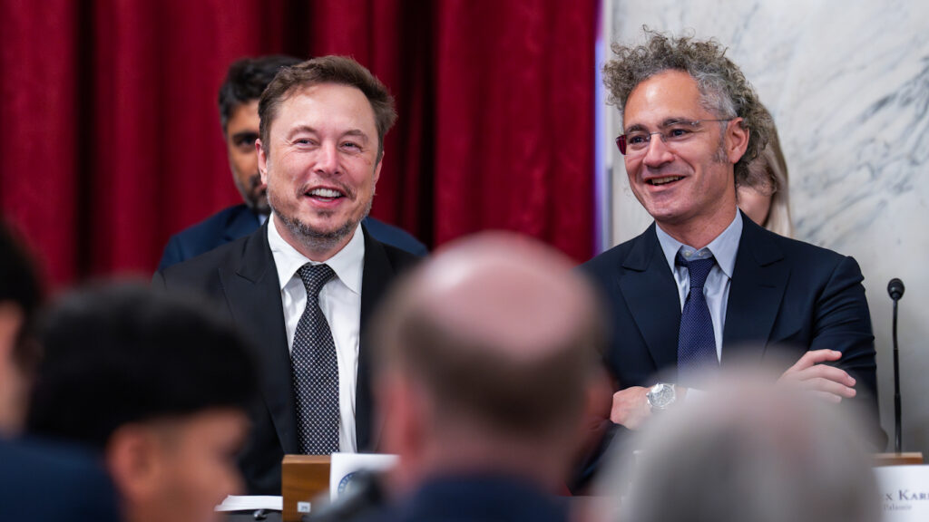 Elon Musk, CEO of X, the company formerly known as Twitter (left), and Alex Karp, CEO of the software firm Palantir Technologies. Photo: J. Scott Applewhite/AP photo