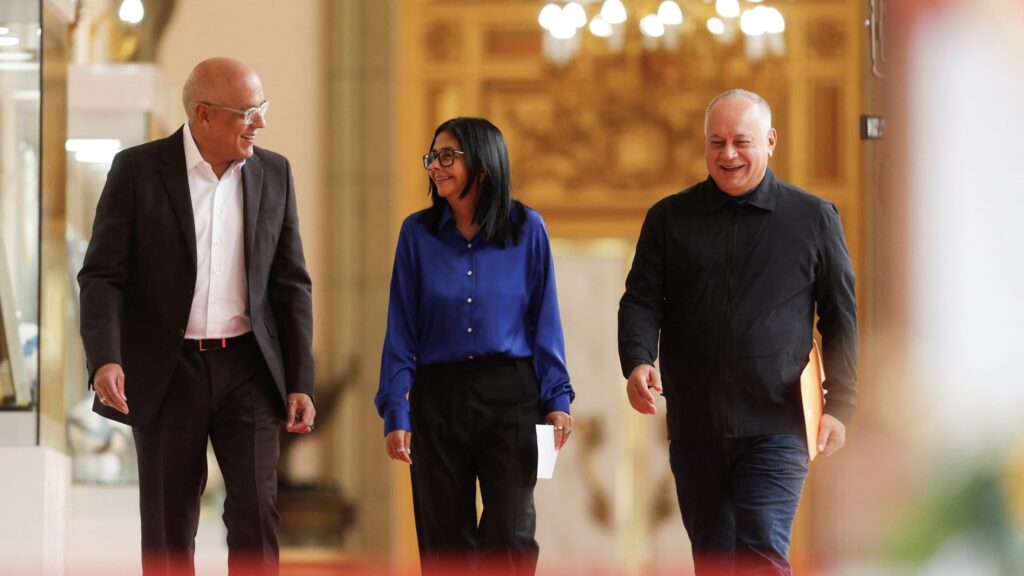Venezuelan Acting President Delcy Rodríguez, accompanied by National Assembly President Jorge Rodríguez and Interior Minister Diosdado Cabello. Photo: PSUV.