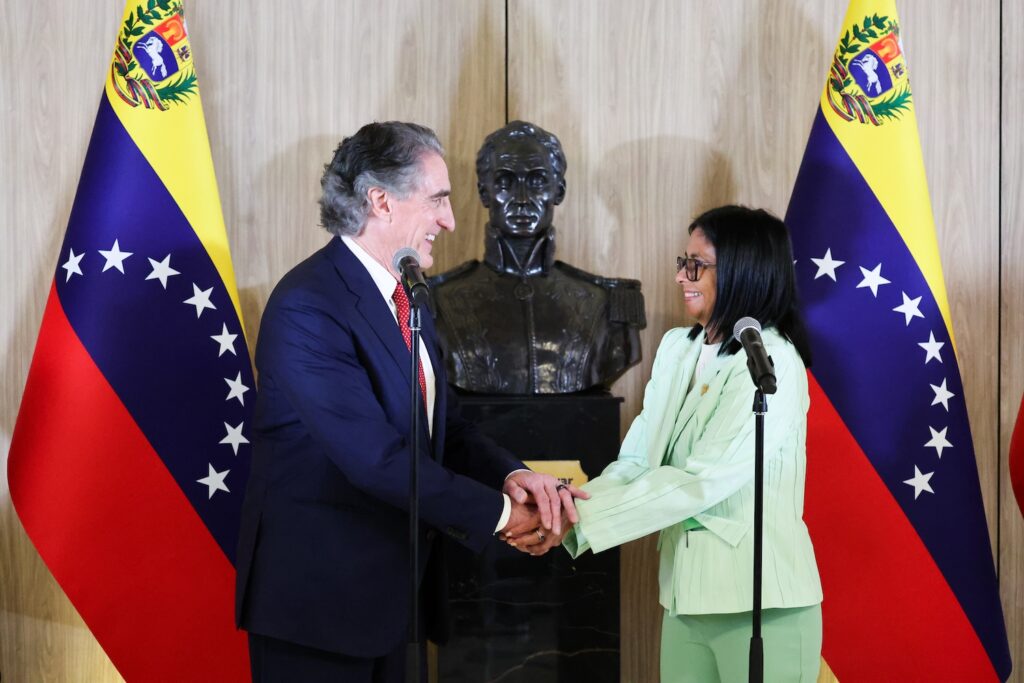 Venezuelan Acting President Delcy Rodríguez shakes hands with US Interior Secretary Doug Burgum in Caracas on Thursday, March 5, 2026. Photo: Venezuelan Presidential Press.