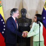 Venezuelan Acting President Delcy Rodríguez shakes hands with US Interior Secretary Doug Burgum in Caracas on Thursday, March 5, 2026. Photo: Venezuelan Presidential Press.