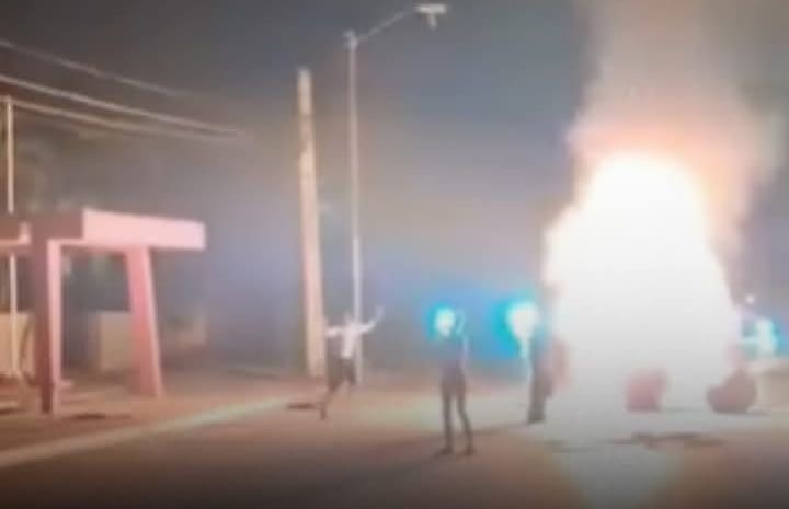 Protestors set fire to furniture taken out from the municipal building of Morón, March 14, 2026. Photo: Facebook/MININT.