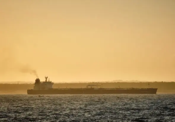 The Russian oil tanker Anatoli Kolodkin, on March 31, 2026, in Matanzas Bay, Cuba. Photo: EFE.