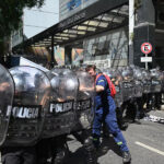 A protester tries to get past the police barricade in front of the Ministry of Labor in Buenos Aires, Argentina, March 4, 2026. Photo: Juan Ignacio Roncoroni/AFP.