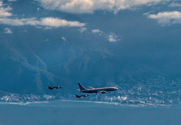 Two US F-35s and a KC-46 "patrolling" the coast of La Guaira state, Venezuela, in an alleged joint exercise. Photo: X/@Southcom.