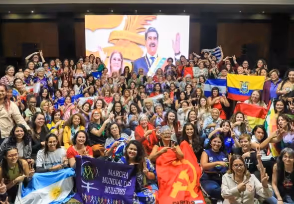 Women's brigades from 22 countries participate in a solidarity meet in Caracas in defense of Venezuela's sovereignty. Photo: Venezuelan Ministry of Women.