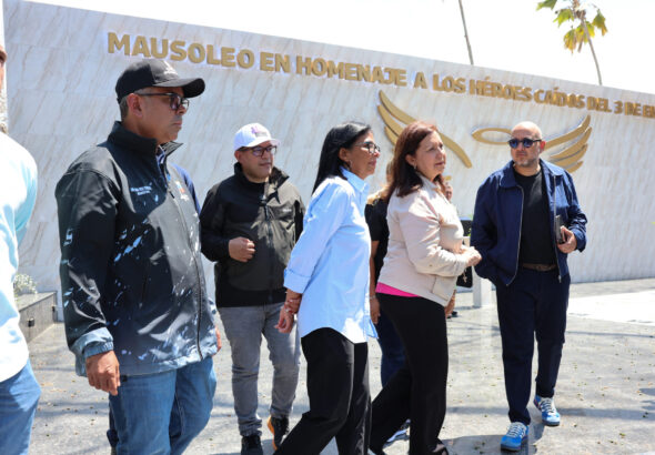 Acting President Delcy Rodríguez visits the new memorial. Photo: Correo de Orinoco.