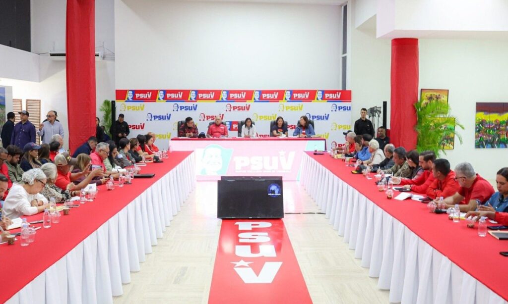 The acting president of Venezuela, Delcy RodrĂguez, meets the PSUV leadership to discuss the March 8 popular consultation. Photo: Presidential Press.