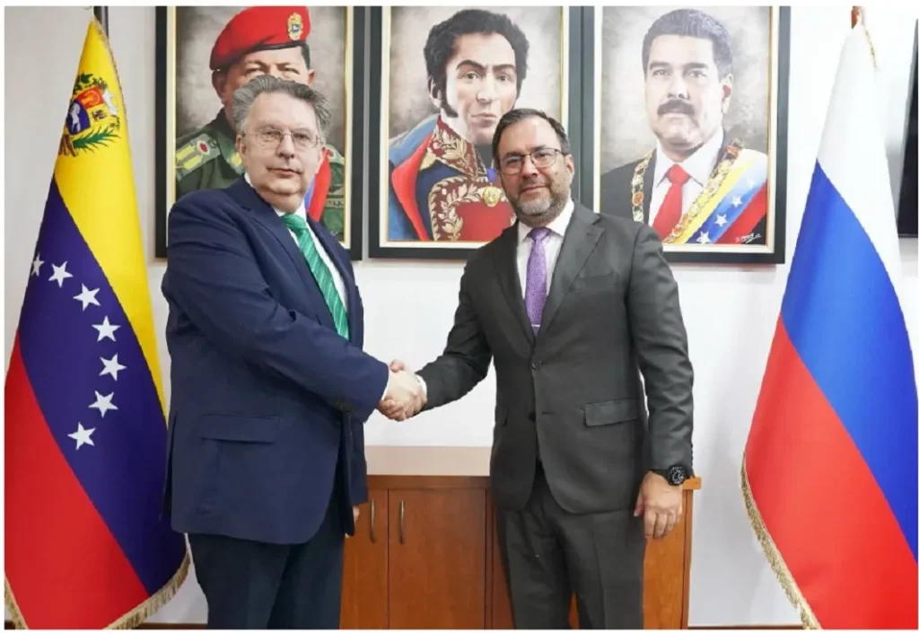 Venezuelan Foreign Affairs Minister Yván Gil and director of the Latin America Department of the Ministry of Foreign Affairs of the Russian Federation, Alexander Shchetinin, shake hands at the headquarters of the Venezuelan Foreign Affairs Ministry, March 2, 2026. Photo: Foreign Affairs Ministry of Venezuela.