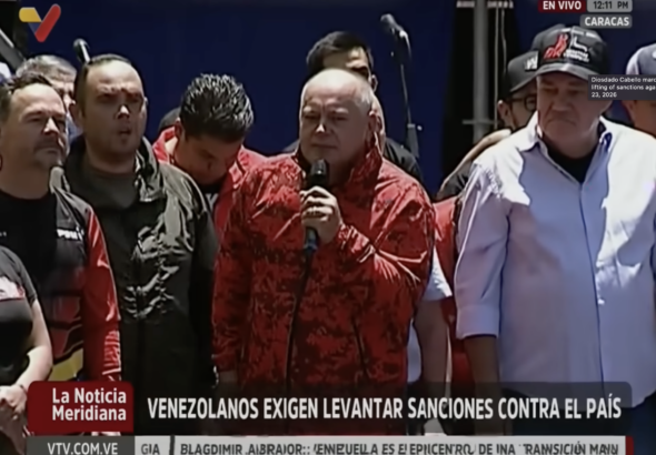 Diosdado Cabello addresses a Venezuelan crowd, demanding an end to US sanctions. Photo: VTV.com.ve.